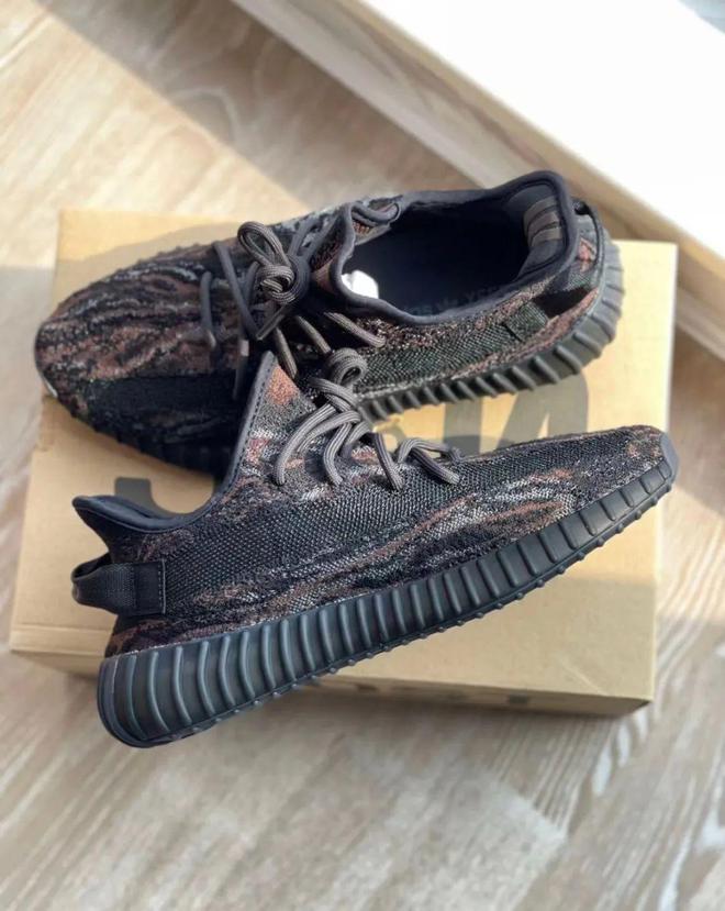 [Image: Yeezy-Boost-350-V2-MX-Dark-Salt-1.jpg]