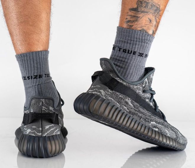 [Image: Yeezy-Boost-350-V2-MX-Dark-Salt-2.jpg]